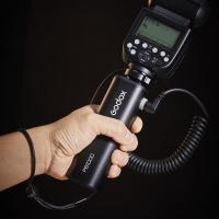 PB1000_Power_Grip_For_Speedlite_1